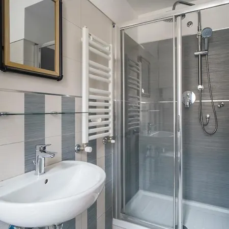 Dreamynest Quattro Cantoni - 2 Bdr Vicino Il Colosseo Rome Exterior photo